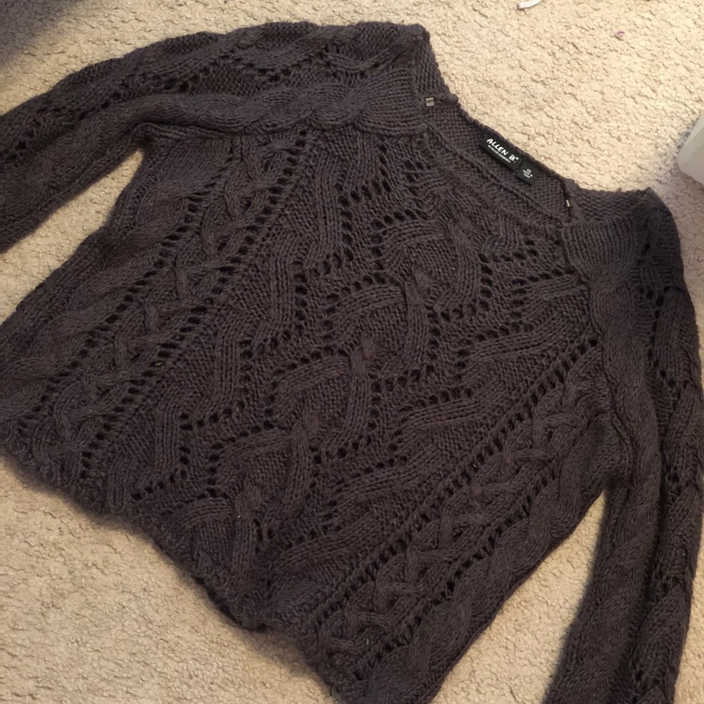 Slightly cropped Sweater